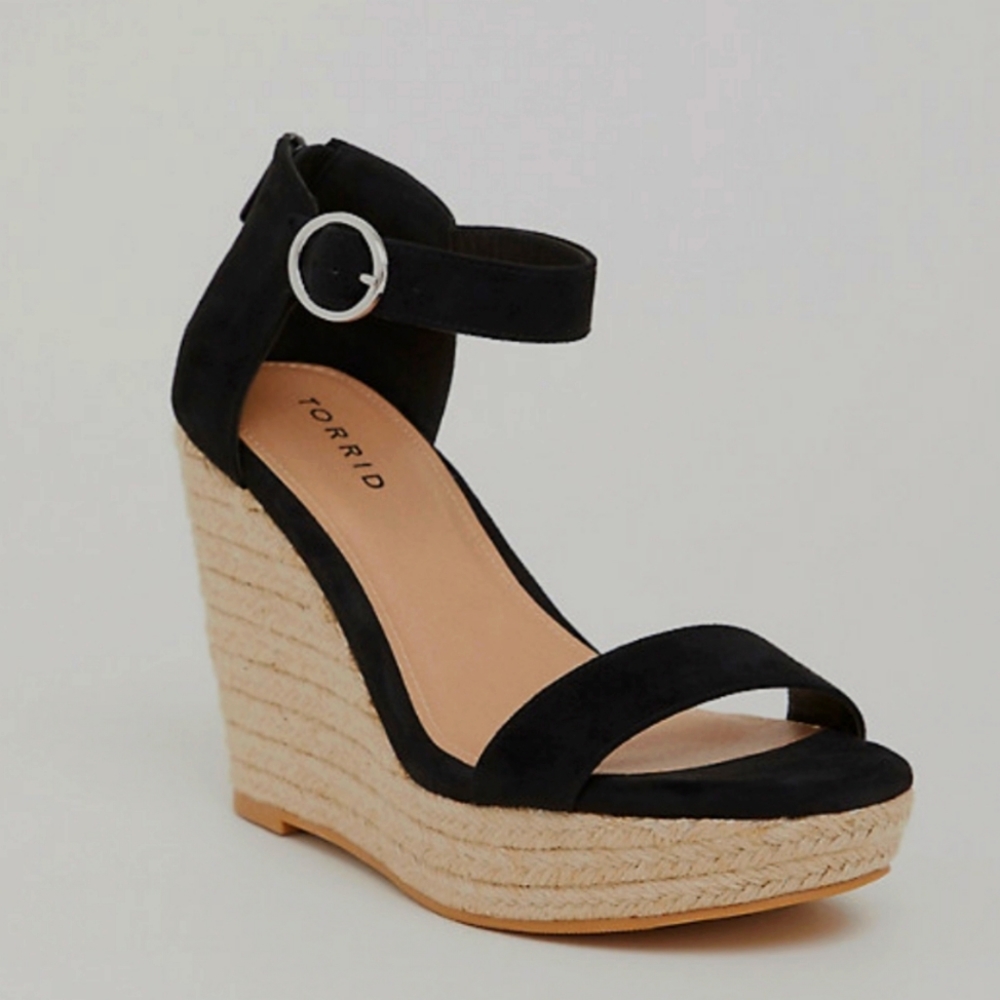 LIKE NEW TORRID ESPDRILLS SIZE 9.5W FITS A 10W